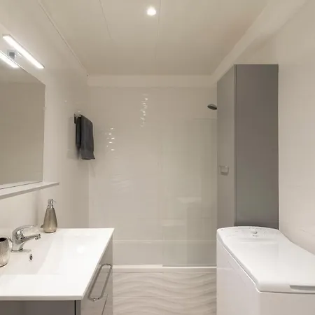 2 Pieces Au Calme Proche Martinez Avec Parking Prive Apartment Cannes