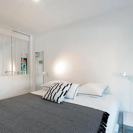 Apartment 2 Pieces Au Calme Proche Martinez Avec Parking Prive Cannes