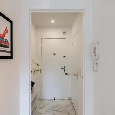 Apartment 2 Pieces Au Calme Proche Martinez Avec Parking Prive *