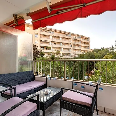 2 Pieces Au Calme Proche Martinez Avec Parking Prive Apartment Cannes