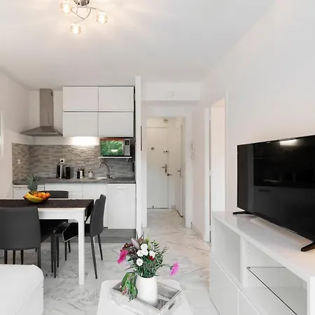 2 Pieces Au Calme Proche Martinez Avec Parking Prive * Cannes